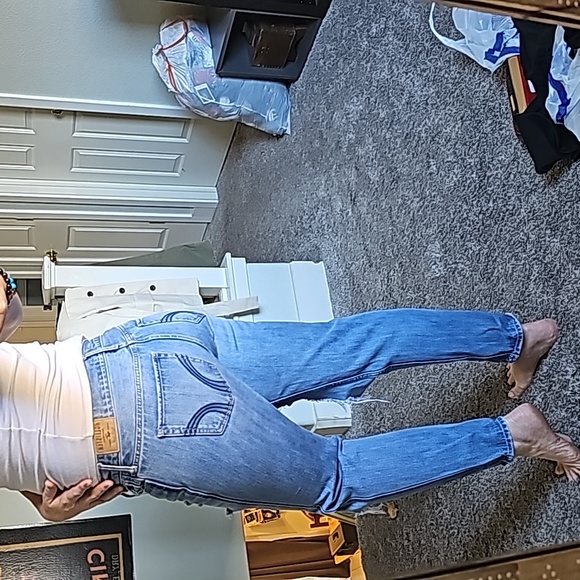AWRS8ME HOLLISTER DISTRESSED MID RISE BUTTON FLY MOM JEANS - Picture 2 of 11